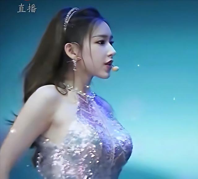 春天到!20位女明星秀好身材,水蛇腰蜜桃臀马甲线,状态集体回春