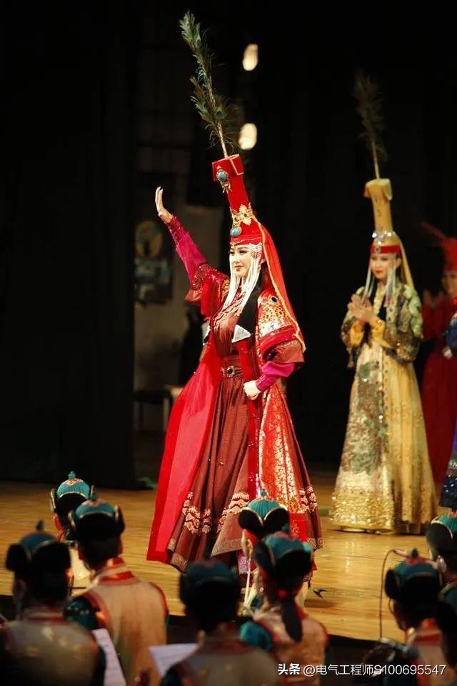 蒙古国最美女舞蹈家满都海