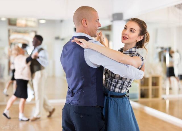 交谊舞，居然成了有些中年男人勾搭女人的工具，3点原因说明