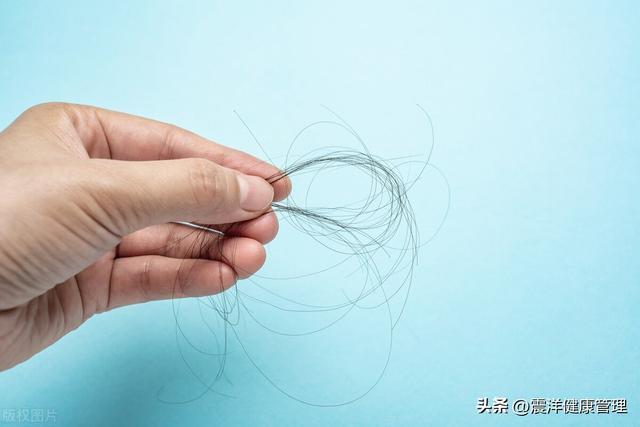 为什么有人“下面”没毛？女性私处毛发的4个作用，别羞于了解