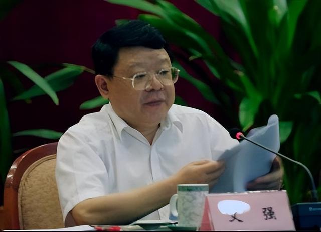 “打黑局长”文强:霸占警花,玩弄女星,被捕时家中发现2000万