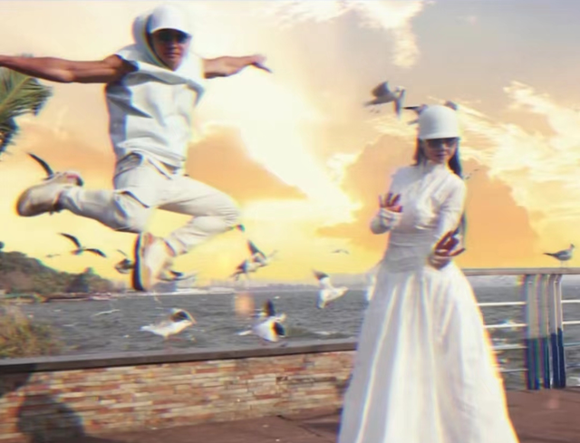 春天到!20位女明星秀好身材,水蛇腰蜜桃臀马甲线,状态集体回春