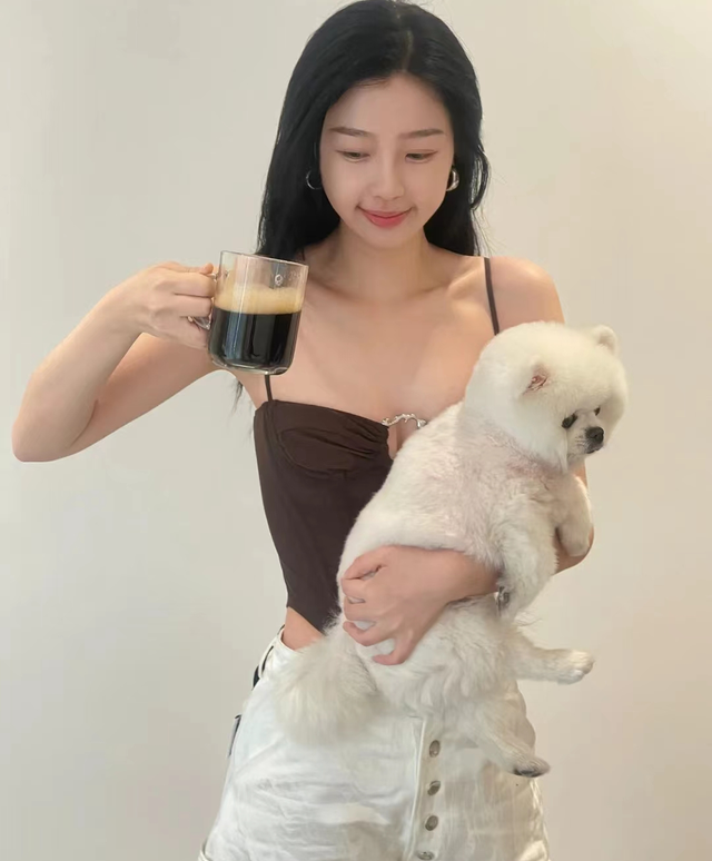 春天到!20位女明星秀好身材,水蛇腰蜜桃臀马甲线,状态集体回春