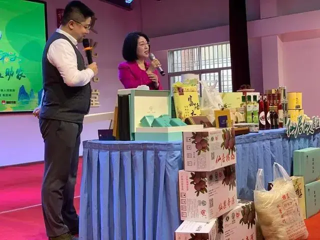 以“颜值和能力”直播卖货的女县委书记,升副厅