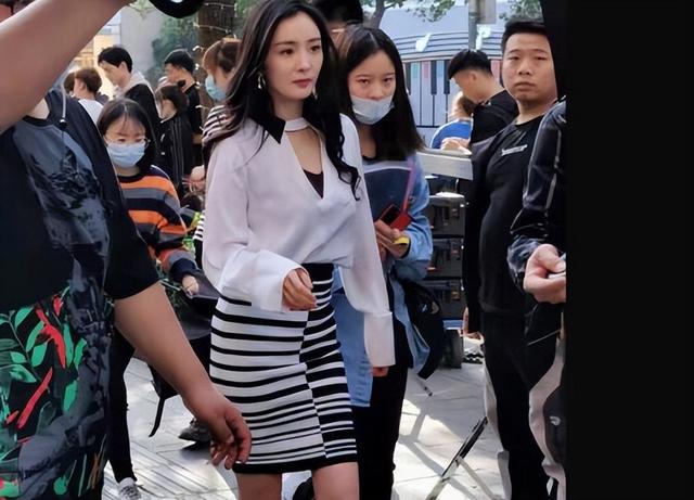 杨幂的胸，许晴的臀，秦岚的身材，这几位中年女星谁能顶得住？