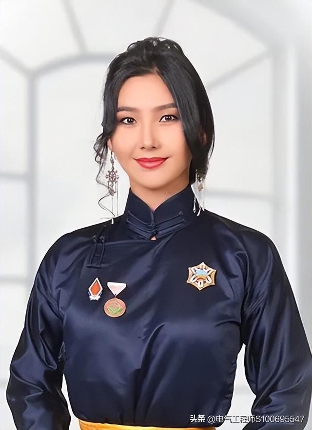 蒙古国最美女舞蹈家满都海