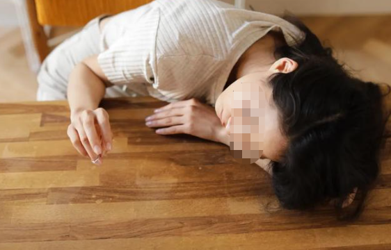 重庆“美女院长”杜晓阳，年过半百钟爱精壮小伙，被捕后下跪求饶