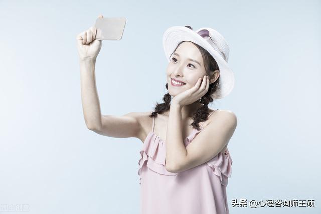 约会不要总是搂搂抱抱，这三种方式让女人感觉更好