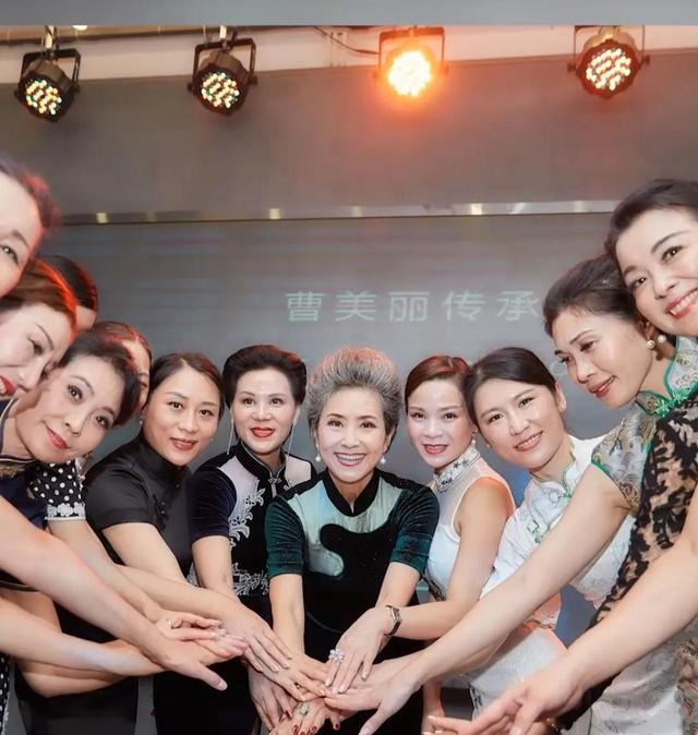 63岁的世界旗袍冠军奶奶曹美丽,真的是中国奶奶的骄傲