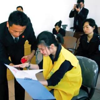 19岁北京女大学生，将37岁老总勒杀，并剁成260块，为啥？