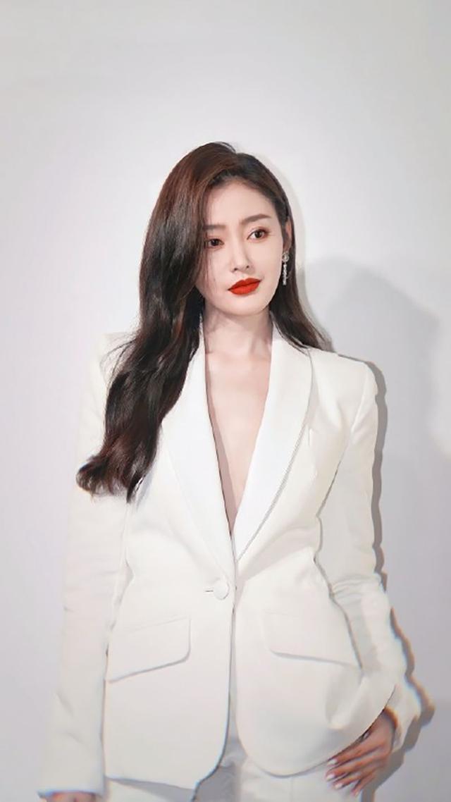 盘点进入娱乐圈的10位女网红：白鹿踏实认真，赵露思俏皮搞笑