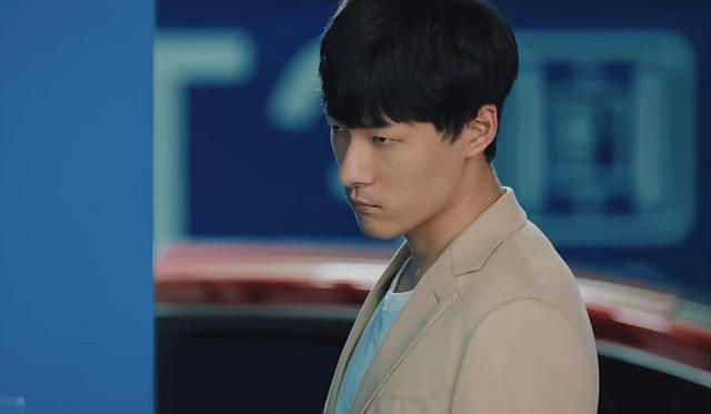 袭胸、摸腿、被偷窥，国产剧里的“糖”，让多少女演员受“工伤”