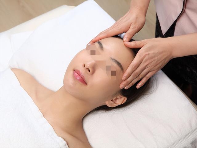 重庆“美女巨贪”被揪出：50岁仍爱年轻小伙，被抓后跪地求饶