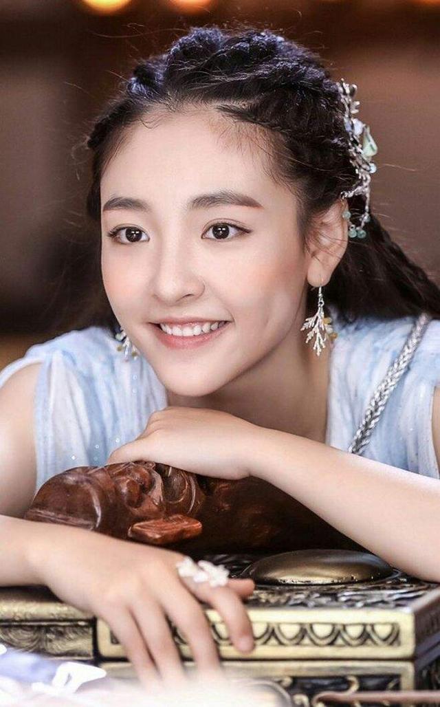 盘点进入娱乐圈的10位女网红：白鹿踏实认真，赵露思俏皮搞笑
