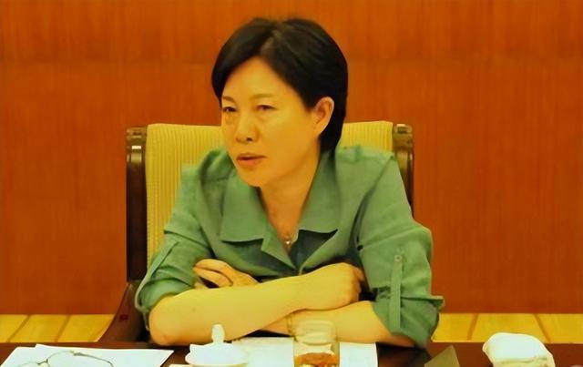 “好色女贪官”张美芳，利用职权贪污5000万，包养15名年轻小伙