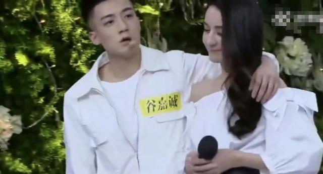 袭胸、摸腿、被偷窥，国产剧里的“糖”，让多少女演员受“工伤”