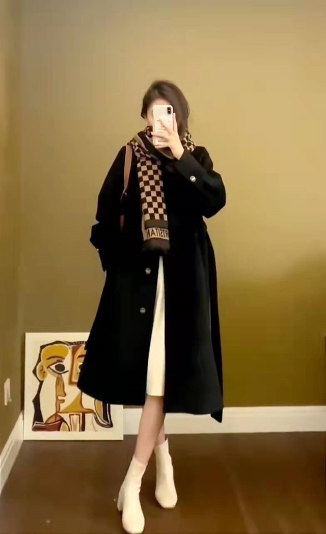 一件黑色大衣搭出4种风格，拒绝千篇一律，不信你学不会
