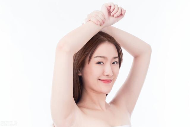 为何有的女人腋下“黑乎乎”，有的却“光秃秃”，看完涨知识了