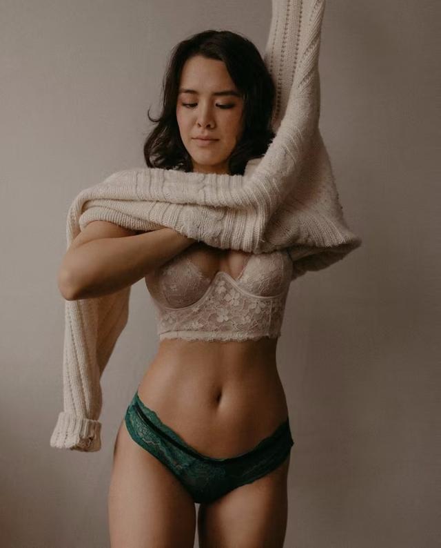 钟丽缇女儿放飞自我，公开换装露性感内衣，网友嘲讽：得老妈遗传