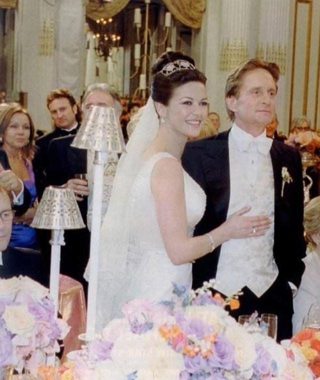 泽塔·琼斯：和花心老公相守22年，儿子遗传她的高颜值