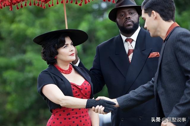 她是世界十大最美女人，因《双峰》而出名，因风骚的角色而受宠爱