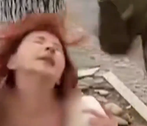 2021年美女乘车做不雅动作，被司机狂甩巴掌：打一巴掌给你500块