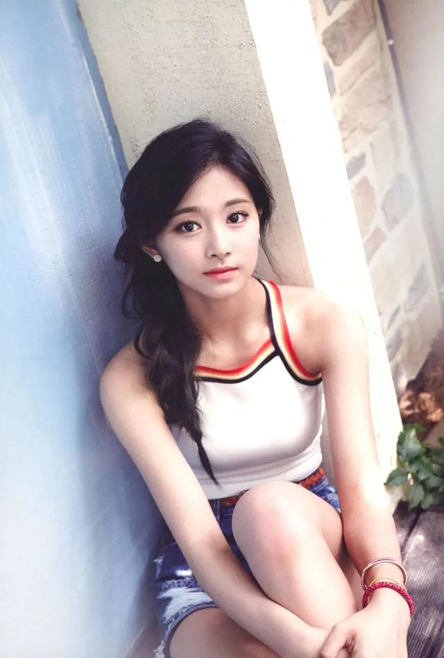 2022全球最美的10张脸：寡姐仅第7，中国3人入选，其中一人排第2