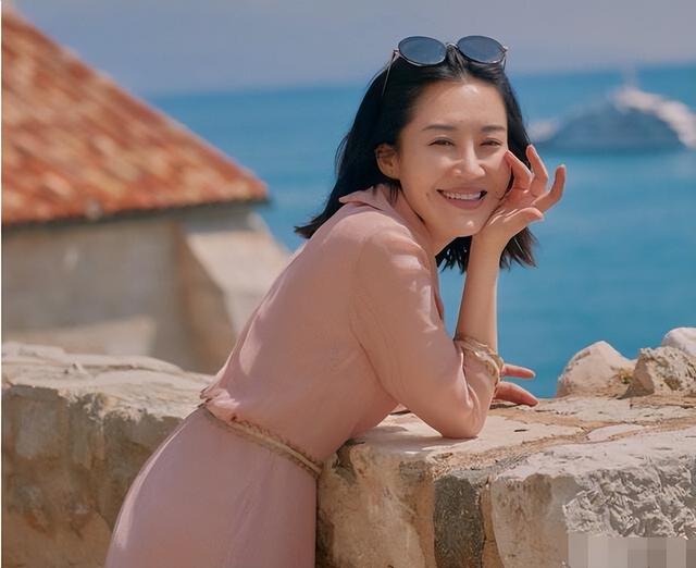 杨幂的胸，许晴的臀，秦岚的身材，这几位中年女星谁能顶得住？