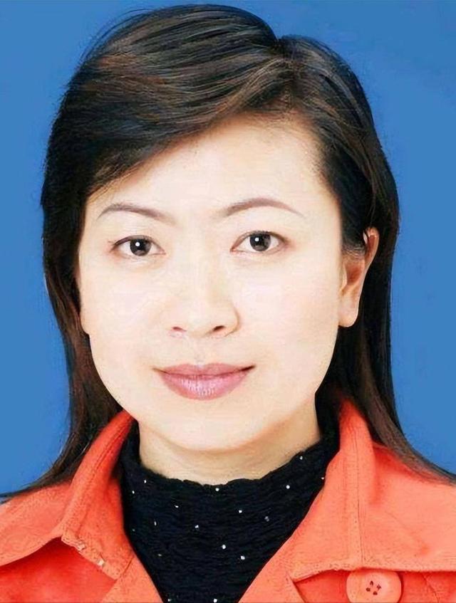 广东中山女书记一身“绝活”，丈夫为升官亲自准备“避孕套”