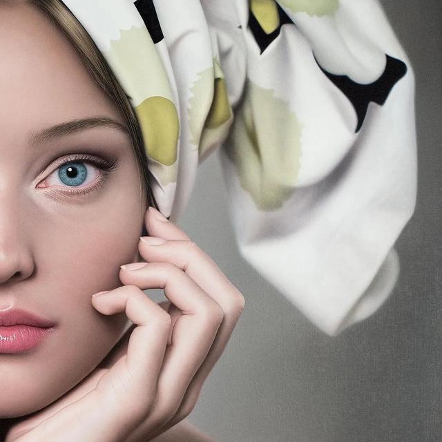 美女超“变态”写实技法，画少女人体很逼真！冷军看了都汗颜