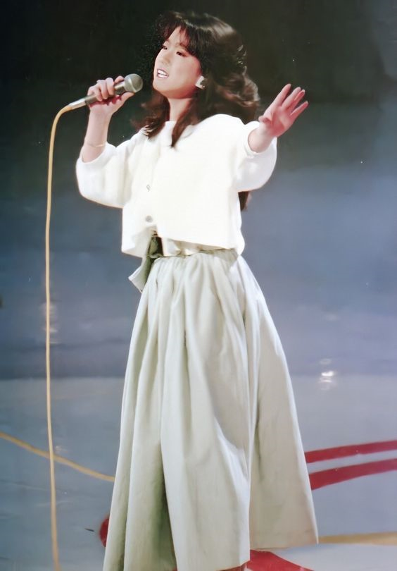 被称为“易碎感美女”，中森明菜的复古昭和风，放现在也是美到翻