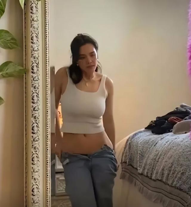 钟丽缇女儿放飞自我，公开换装露性感内衣，网友嘲讽：得老妈遗传