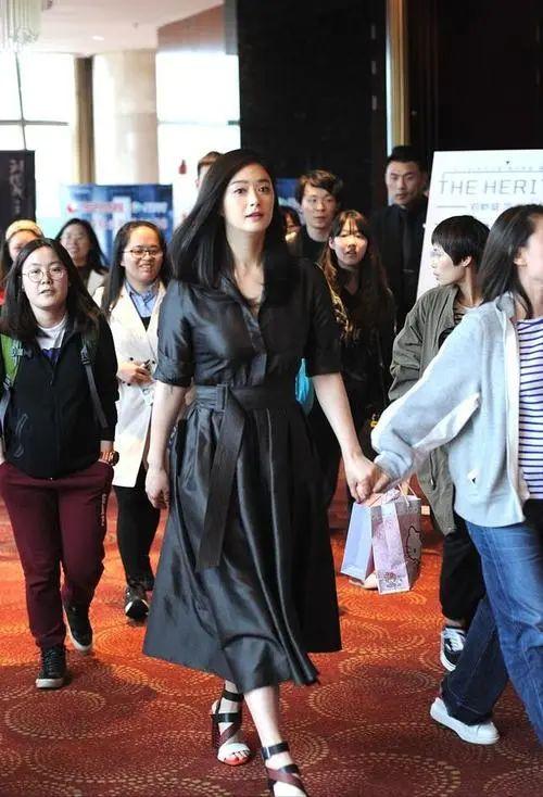 6位身材颜值不对等的女星：看脸风情万种，身材却干瘪成硬伤