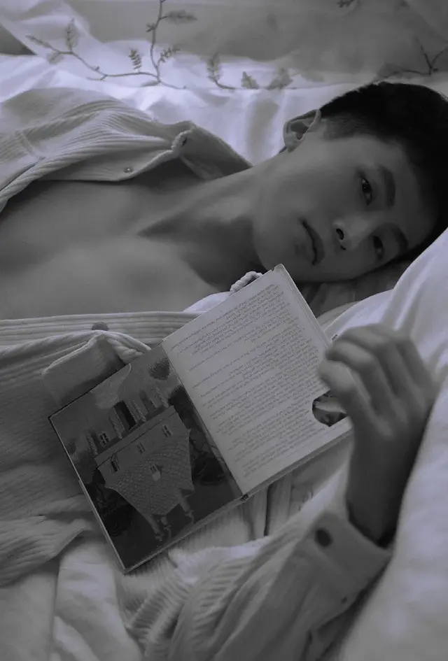 重庆小奶受写真照流出，冰肌玉骨的模样惹人爱