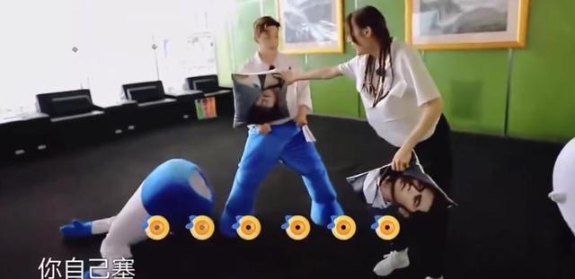 袭胸、摸腿、被偷窥，国产剧里的“糖”，让多少女演员受“工伤”