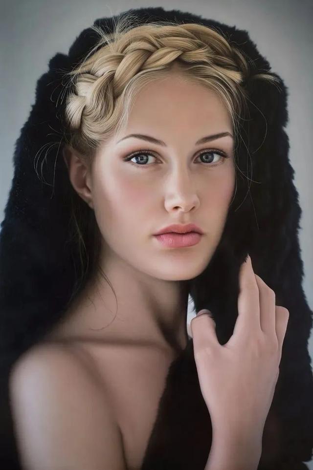 美女超“变态”写实技法，画少女人体很逼真！冷军看了都汗颜