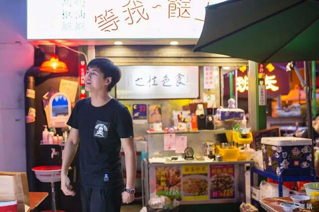港版旧时代大排档复现广州街头！