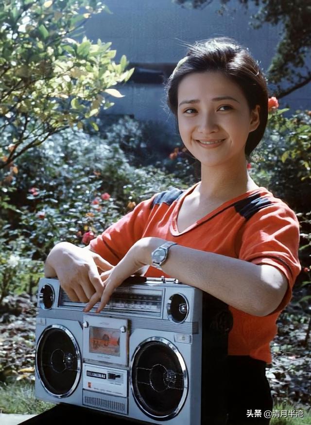 好山好水出美人，9位江南古典美女，肤如凝脂，一个赛一个漂亮