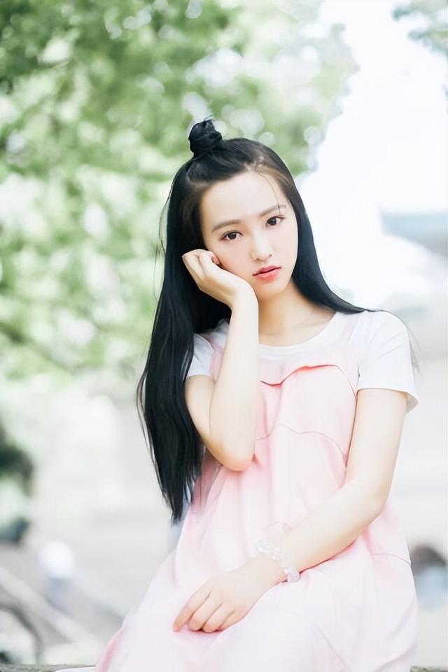 盘点进入娱乐圈的10位女网红：白鹿踏实认真，赵露思俏皮搞笑