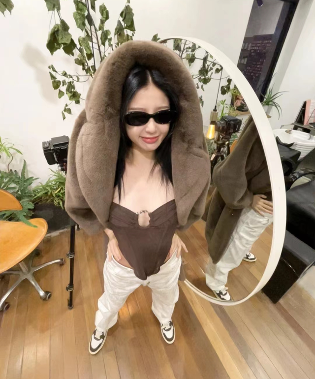 春天到!20位女明星秀好身材,水蛇腰蜜桃臀马甲线,状态集体回春