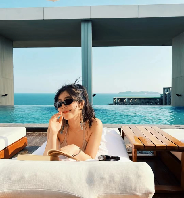 春天到!20位女明星秀好身材,水蛇腰蜜桃臀马甲线,状态集体回春