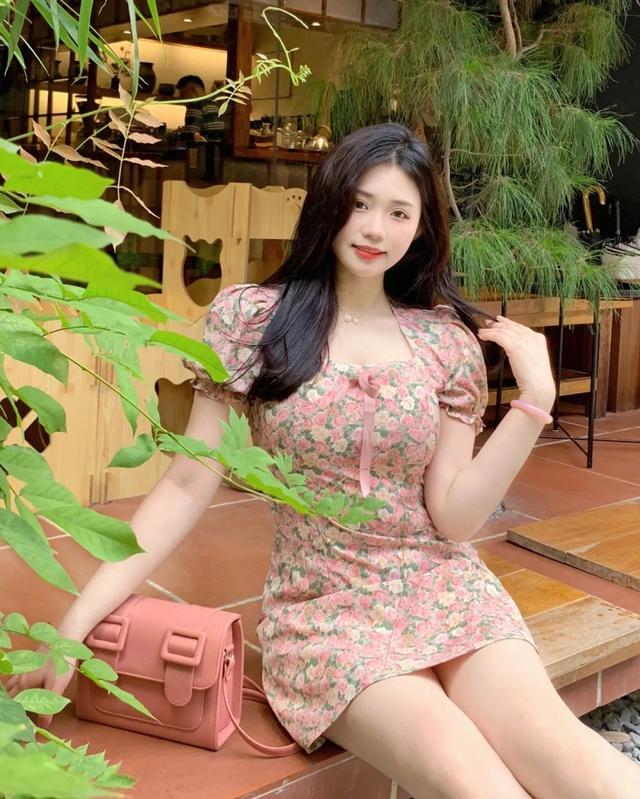 大胸女生要怎么穿，才好看又气质