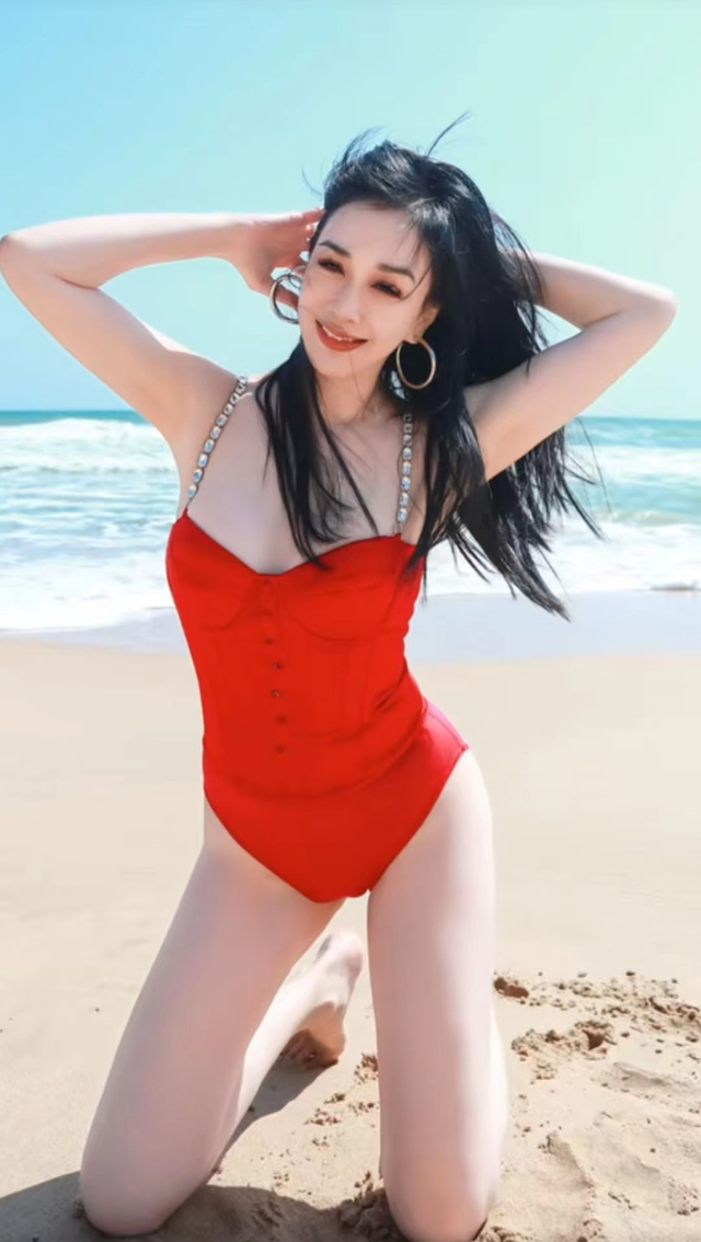 春天到!20位女明星秀好身材,水蛇腰蜜桃臀马甲线,状态集体回春