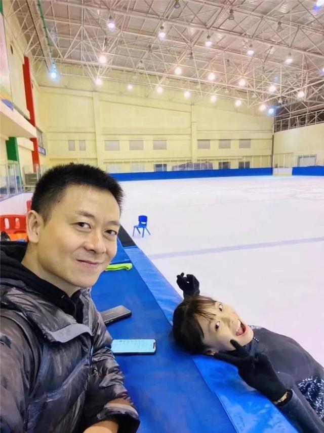 花滑少女张笑尘,中国最年轻花滑运动员,肯坚持就会有梦想