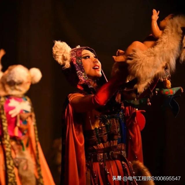 蒙古国最美女舞蹈家满都海