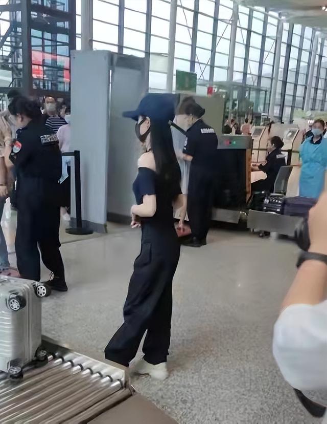 6位身材颜值不对等的女星：看脸风情万种，身材却干瘪成硬伤