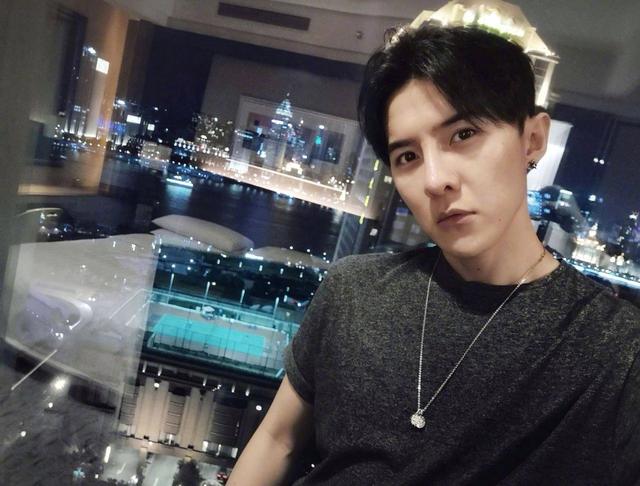 19岁搭档飞轮海，为音乐放弃演戏，今回归成TFBOYS老师？