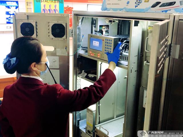 【新春走基层】春节仍坚守一线的南宁地铁5号线“全能美女管家”