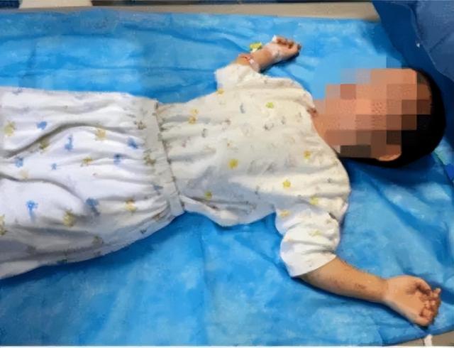 监控曝光！7岁女孩把4岁男童扔进深井：背后真相，令所有父母警醒