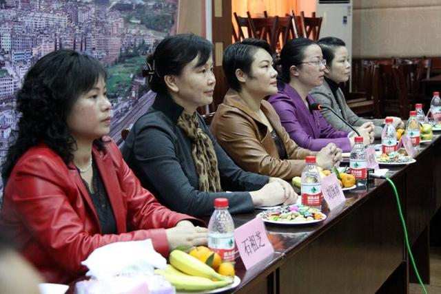 广东中山女书记一身“绝活”，丈夫为升官亲自准备“避孕套”